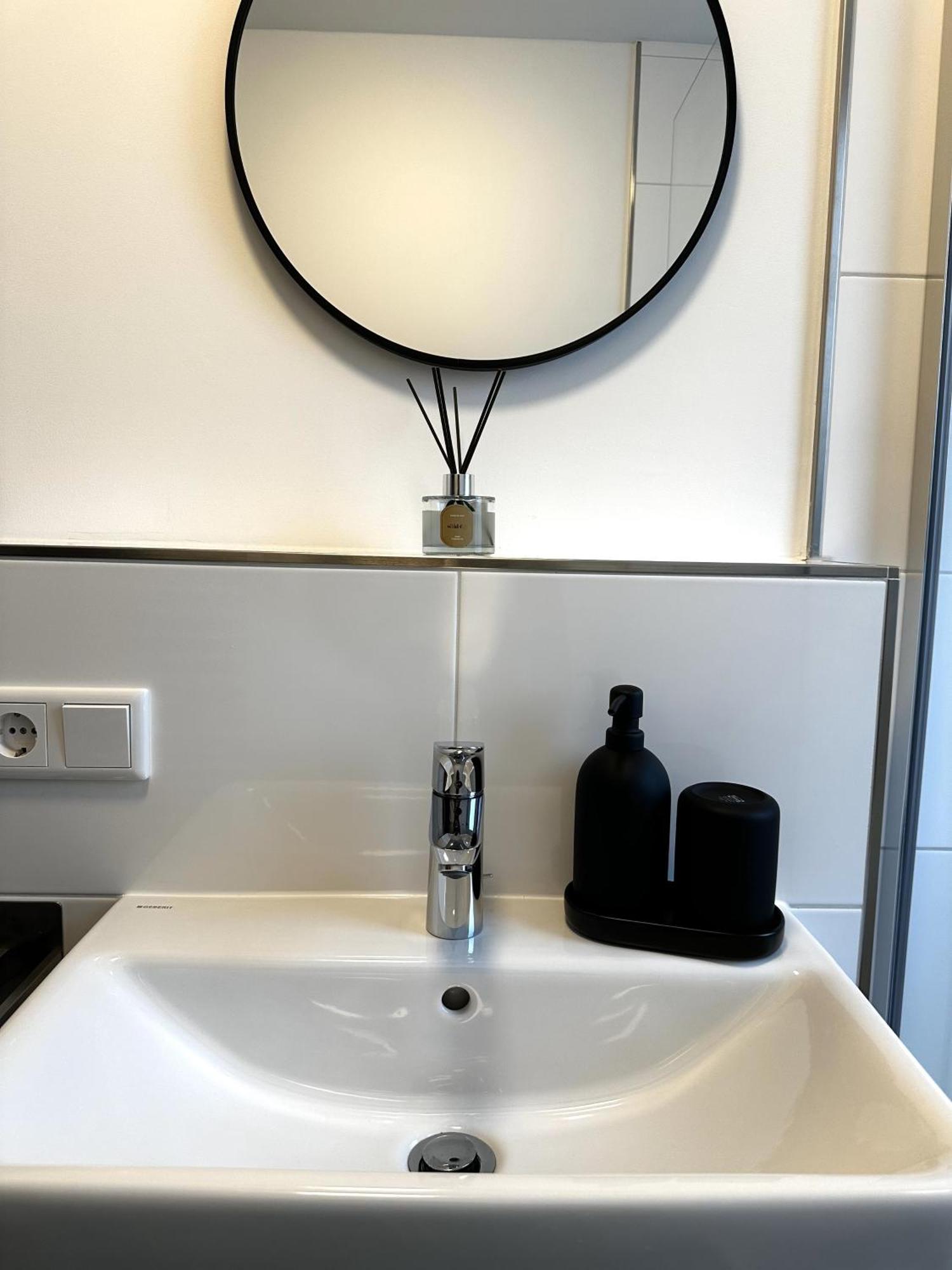 Rtr Essen - Fuer Bis Zu 8 Personen - Voll Ausgestattet - Zentral Limbecker Platz - Messe - Uniklinikum - Smart Tv - Modern Apartment Екстериор снимка