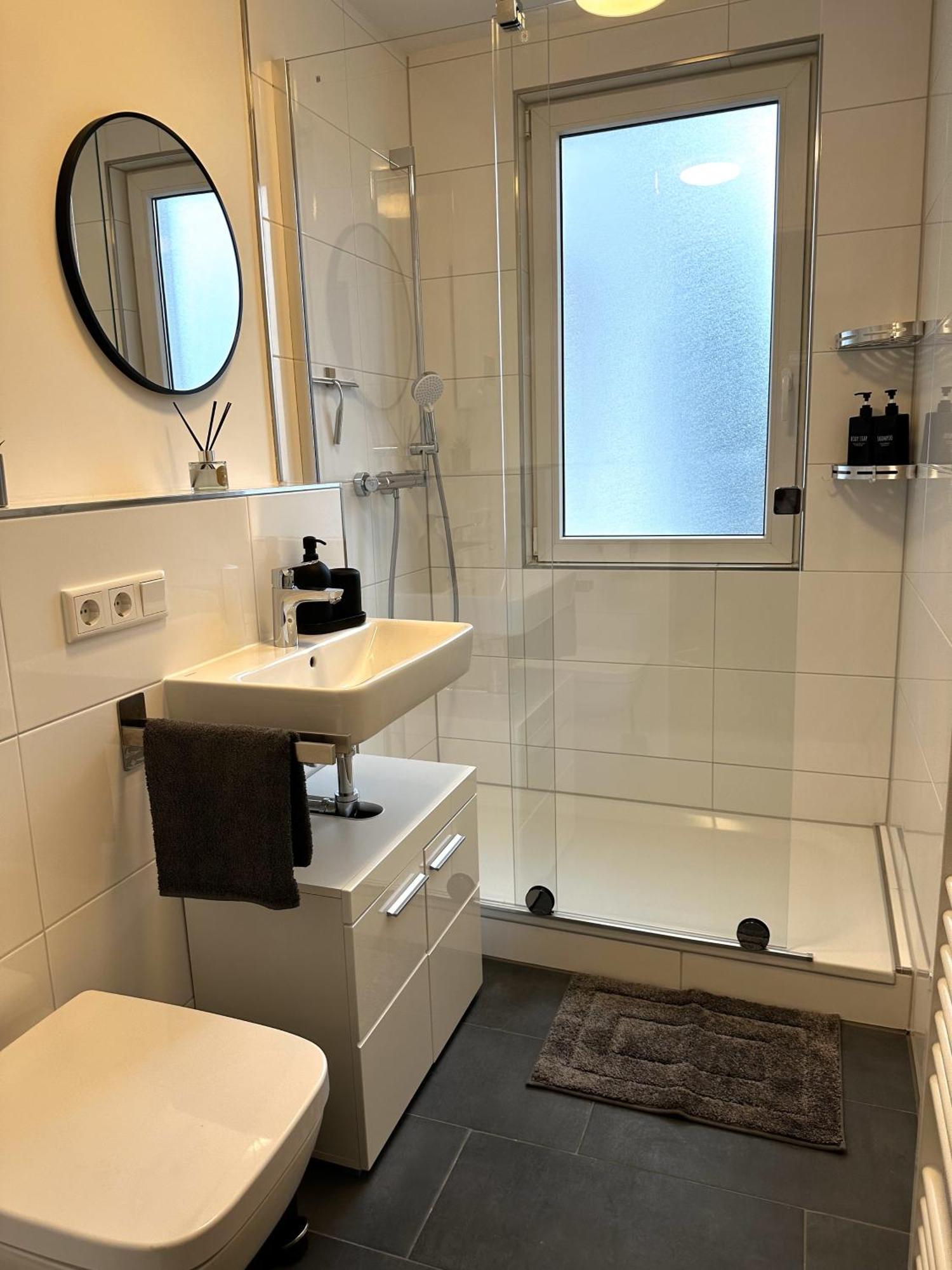 Rtr Essen - Fuer Bis Zu 8 Personen - Voll Ausgestattet - Zentral Limbecker Platz - Messe - Uniklinikum - Smart Tv - Modern Apartment Екстериор снимка